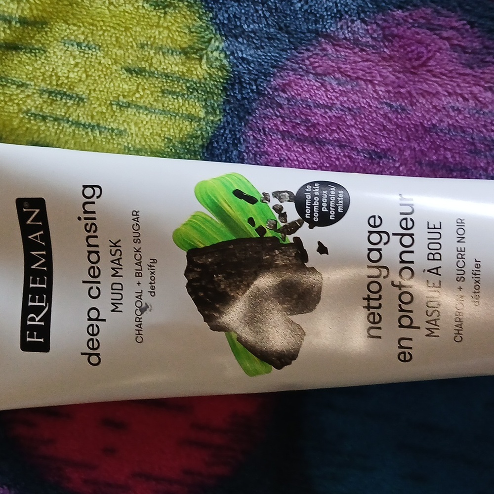 Charcoal Deep Cleansing Mud Mask And Exfoliating Foot Mask - Picture 3 of 3